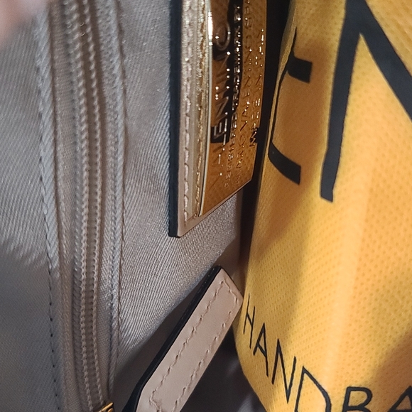 🆕VALENTINO  Babette Logo Gold Linen Textured Leather Shoulder Bag $950 NWT - Picture 11 of 14